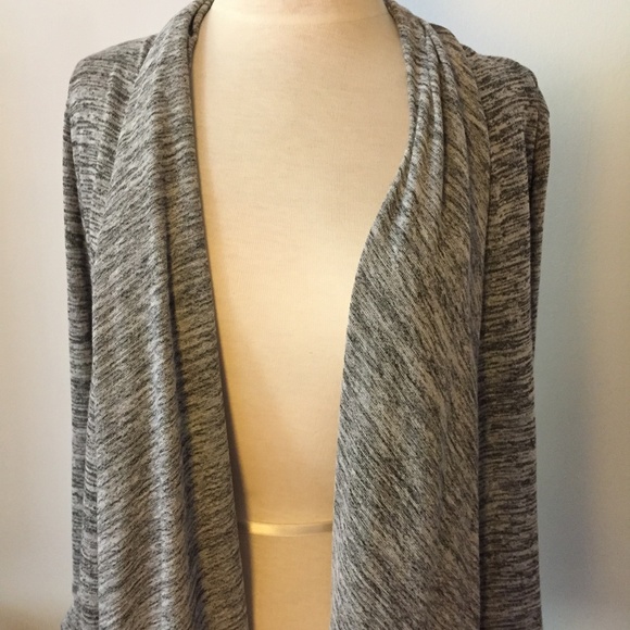 🧥🖤 Gray & White Drapey Sweater – Size L 🖤🧥 - Picture 5 of 11